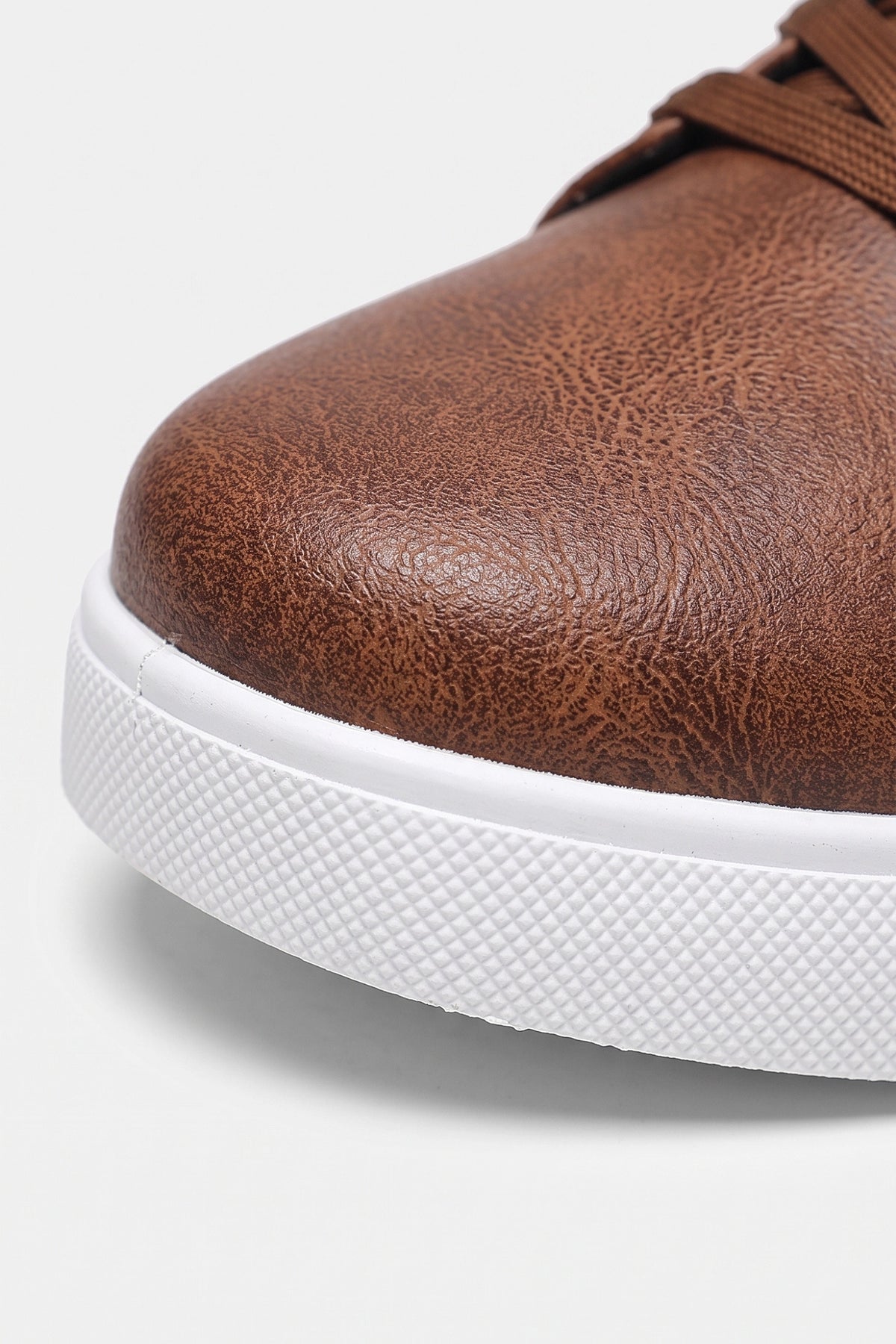Men's Comfortable Leather Trainers with Low Top and Lace Up