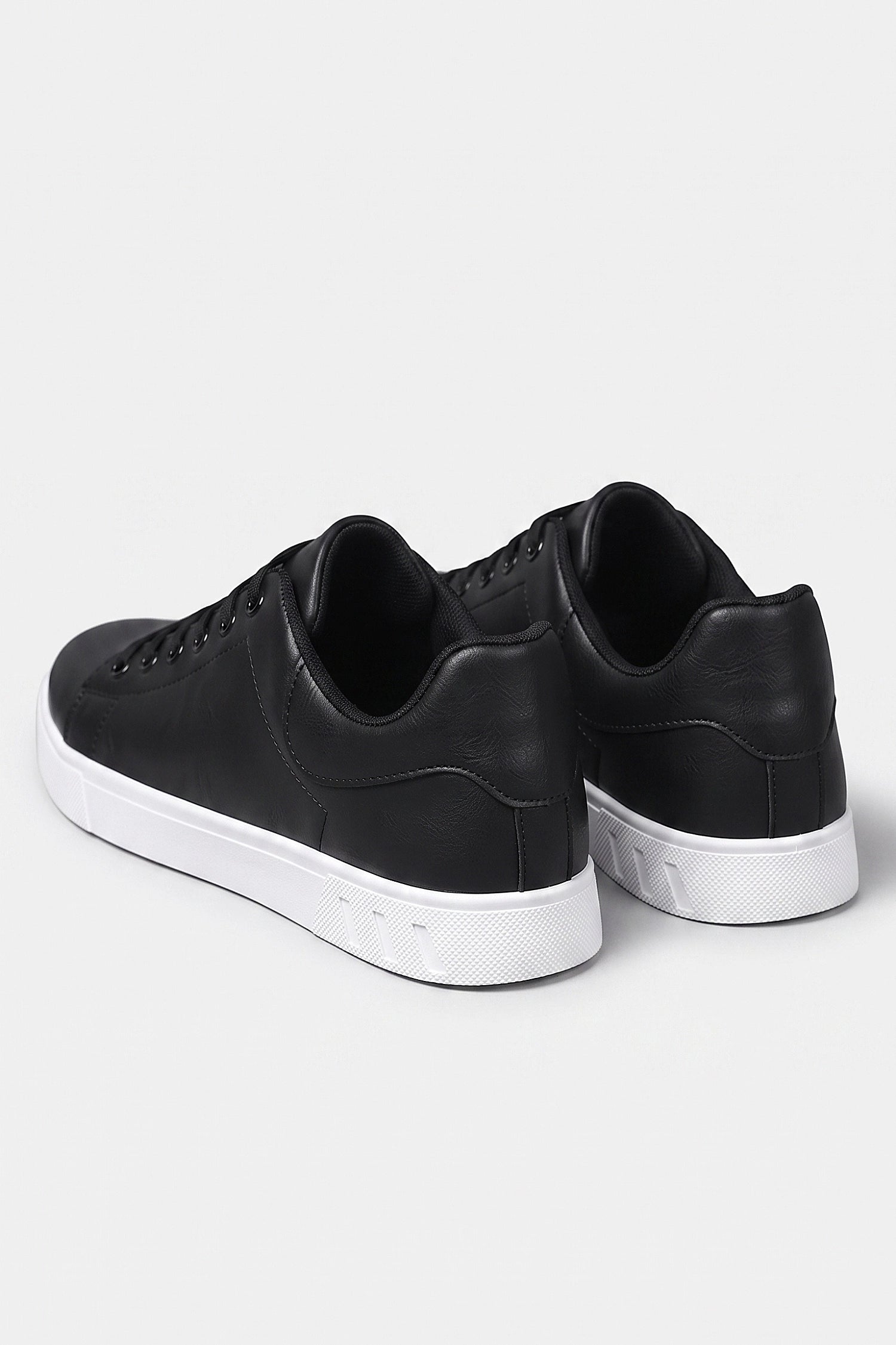 Men's Comfortable Leather Trainers with Low Top and Lace Up