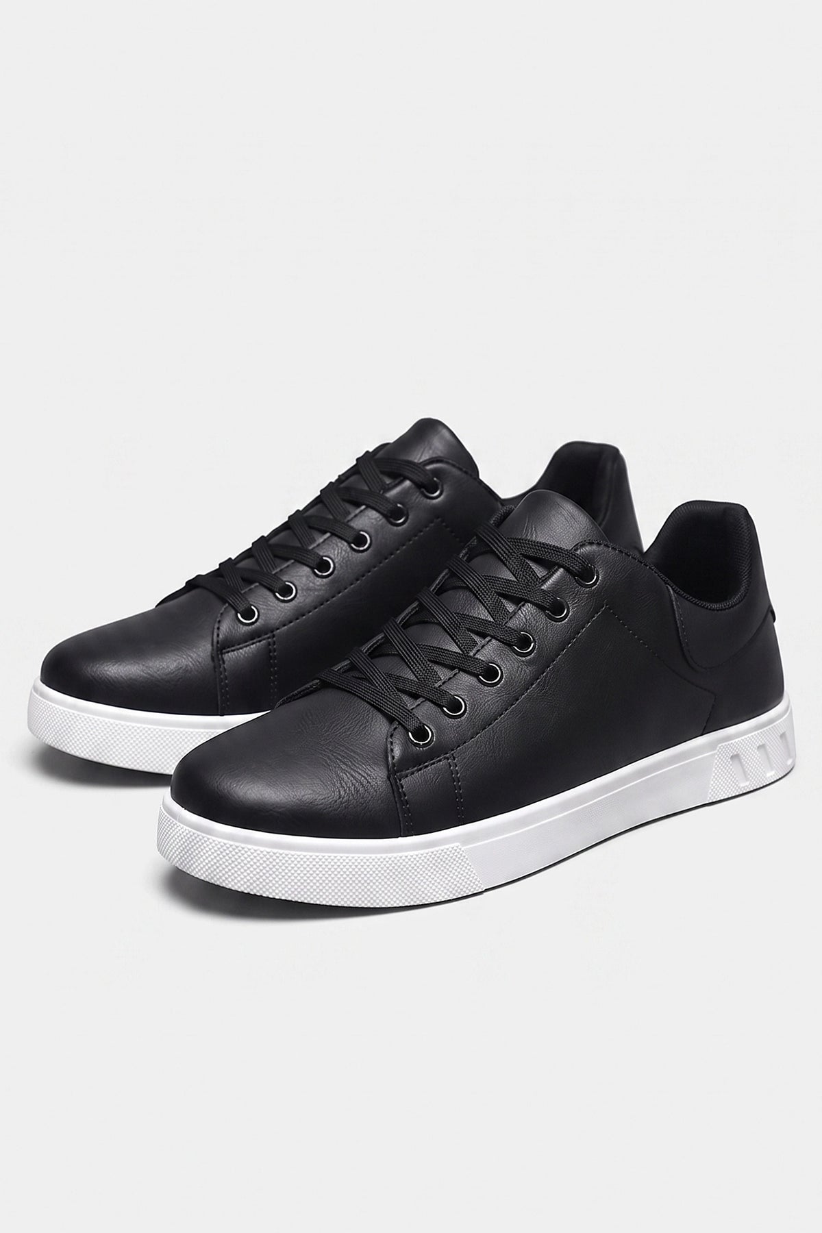 Men's Comfortable Leather Trainers with Low Top and Lace Up
