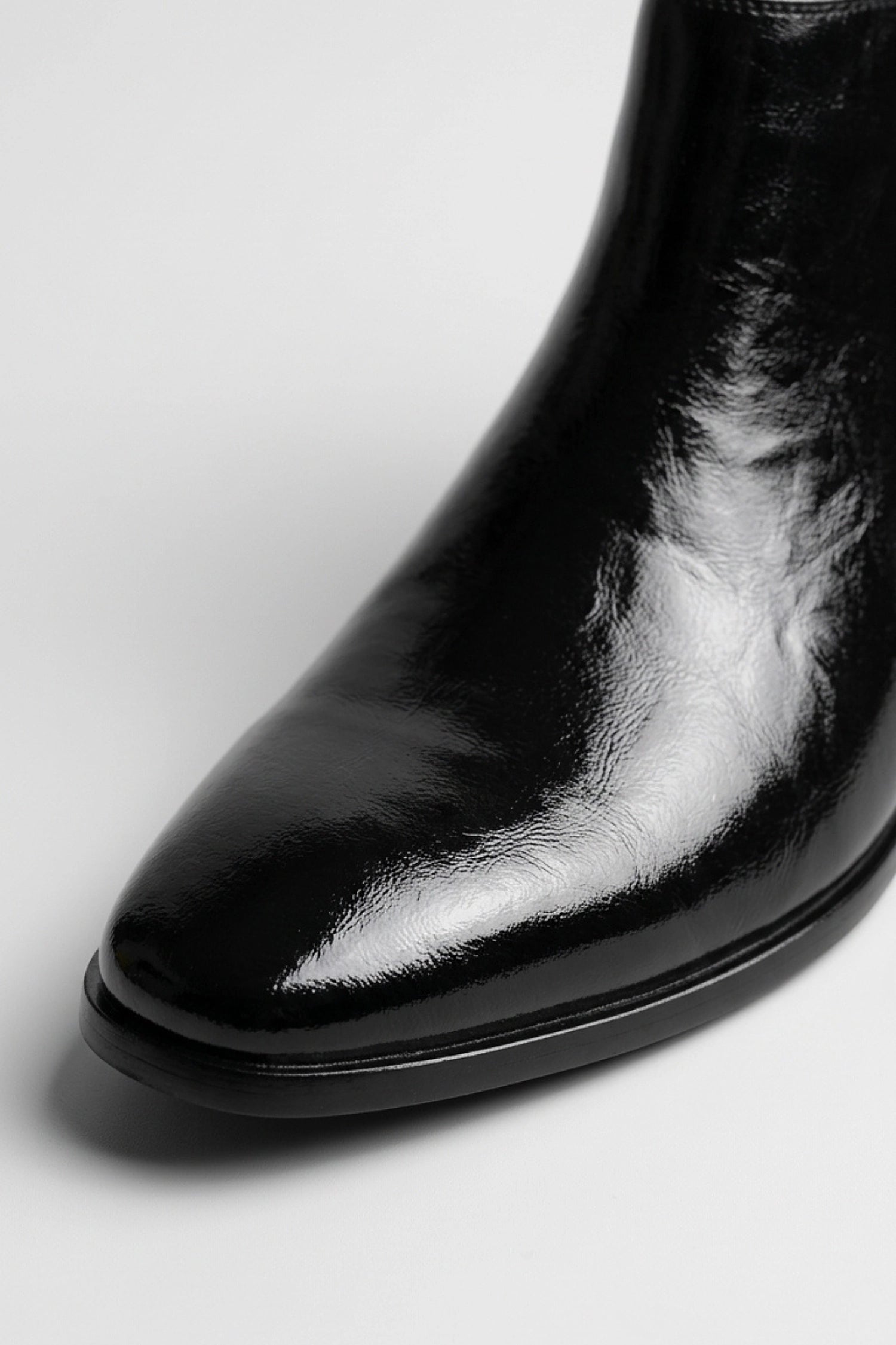 Men’s Easy Wear Glossy Leather Chelsea Boots with Low Heel