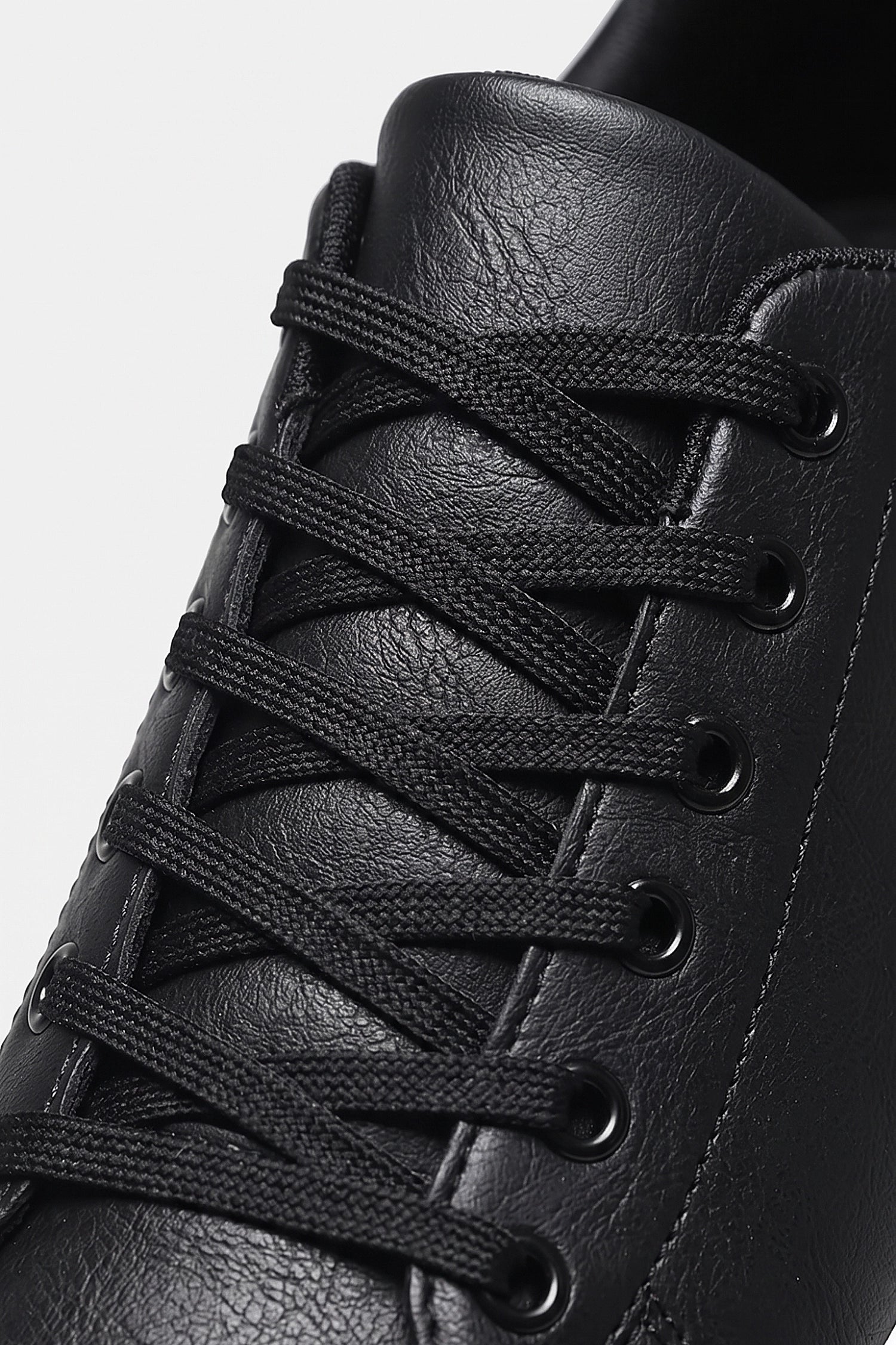 Men's Comfortable Leather Trainers with Low Top and Lace Up
