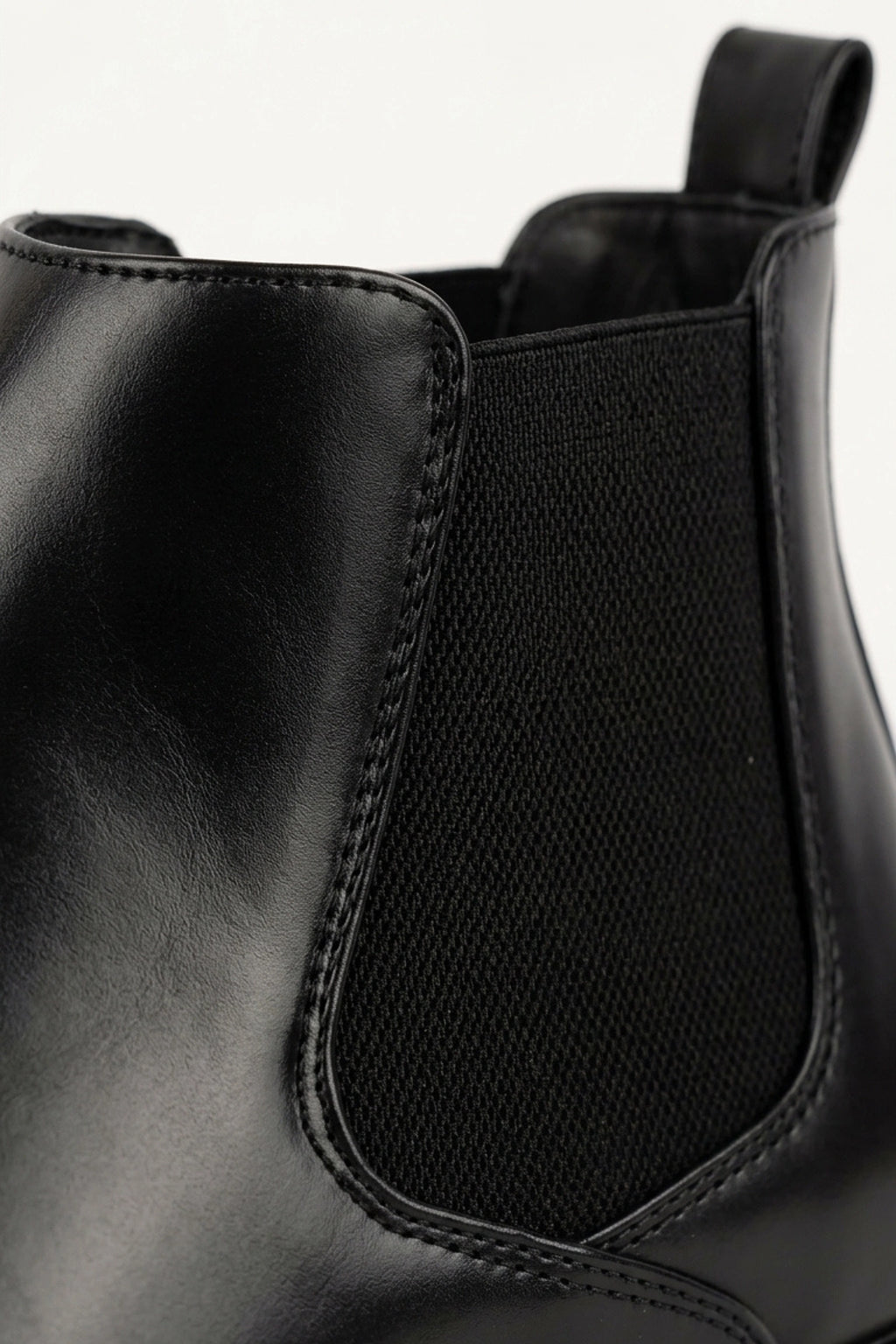 Men’s Comfortable Leather Chelsea Boots Rounded Toe Low Heel