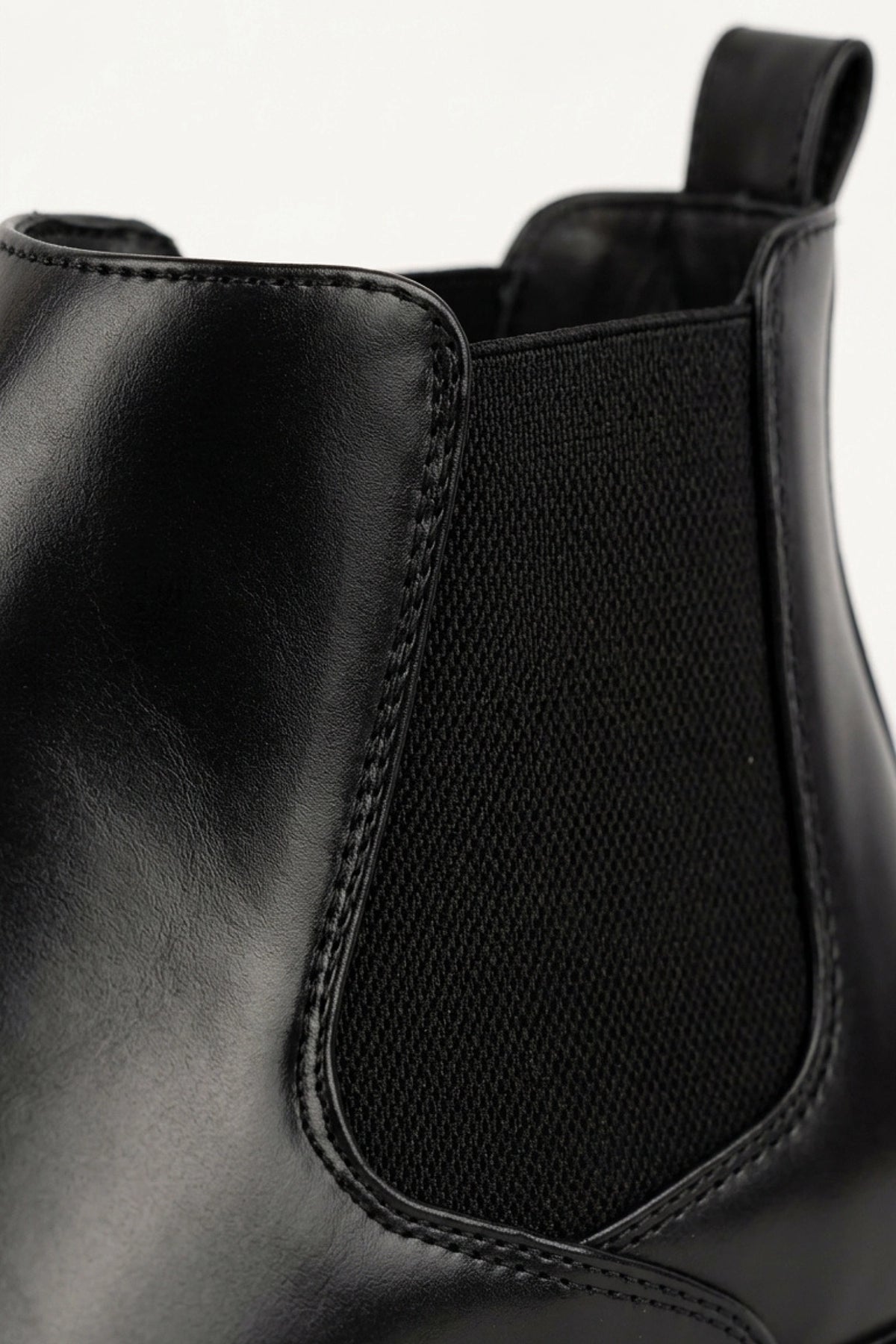 Men’s Comfortable Leather Chelsea Boots Rounded Toe Low Heel