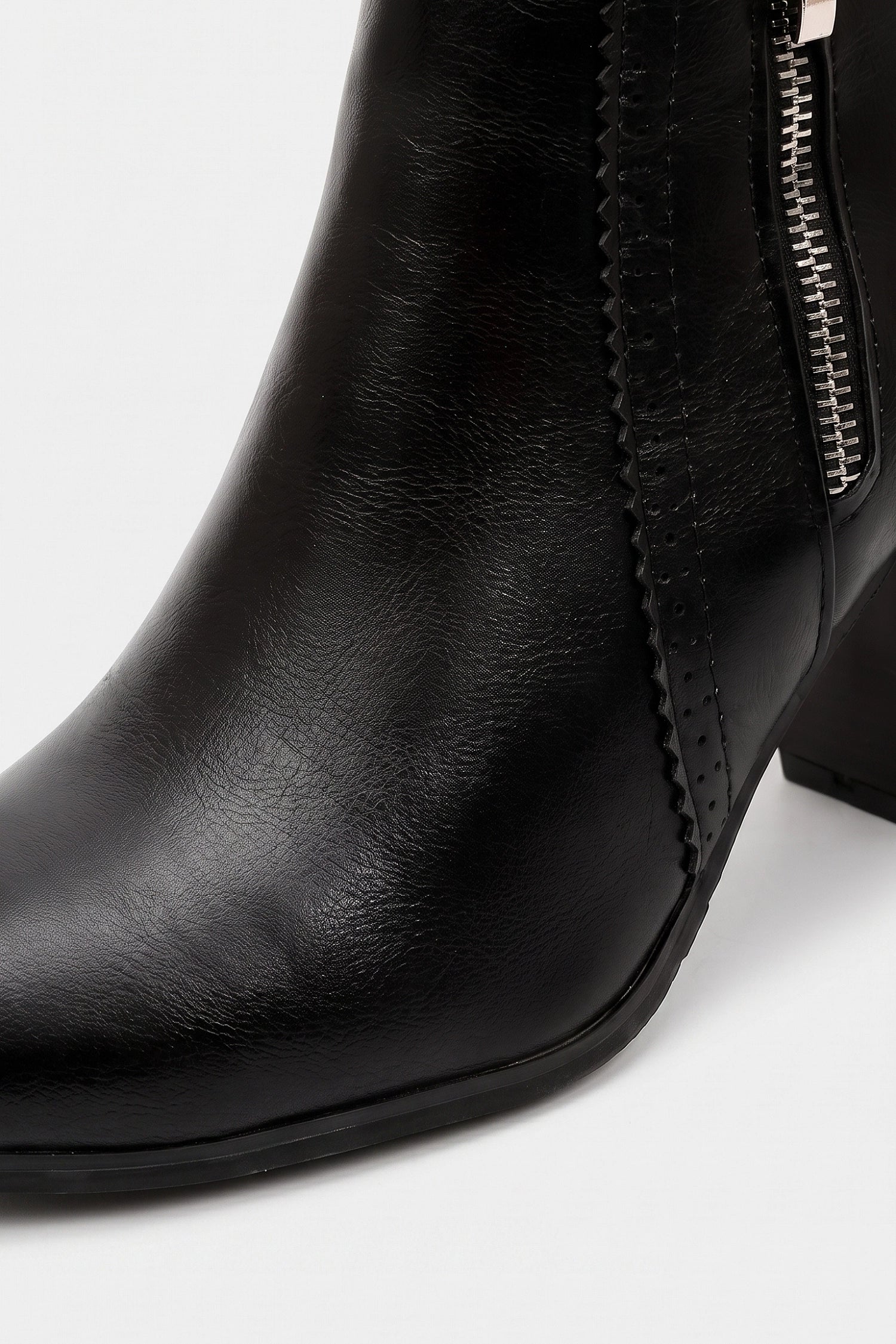 Women's Winter Versatile Leather Ankle Boots Side Zip and Round Toe