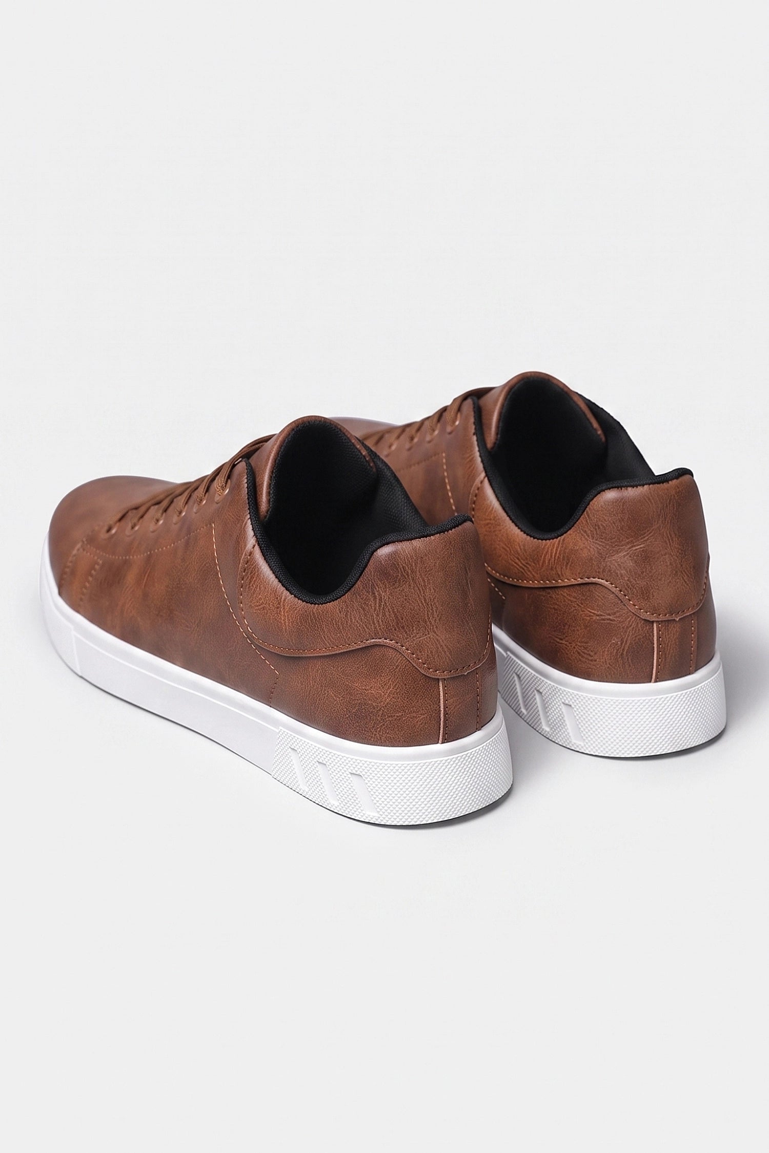 Men's Comfortable Leather Trainers with Low Top and Lace Up