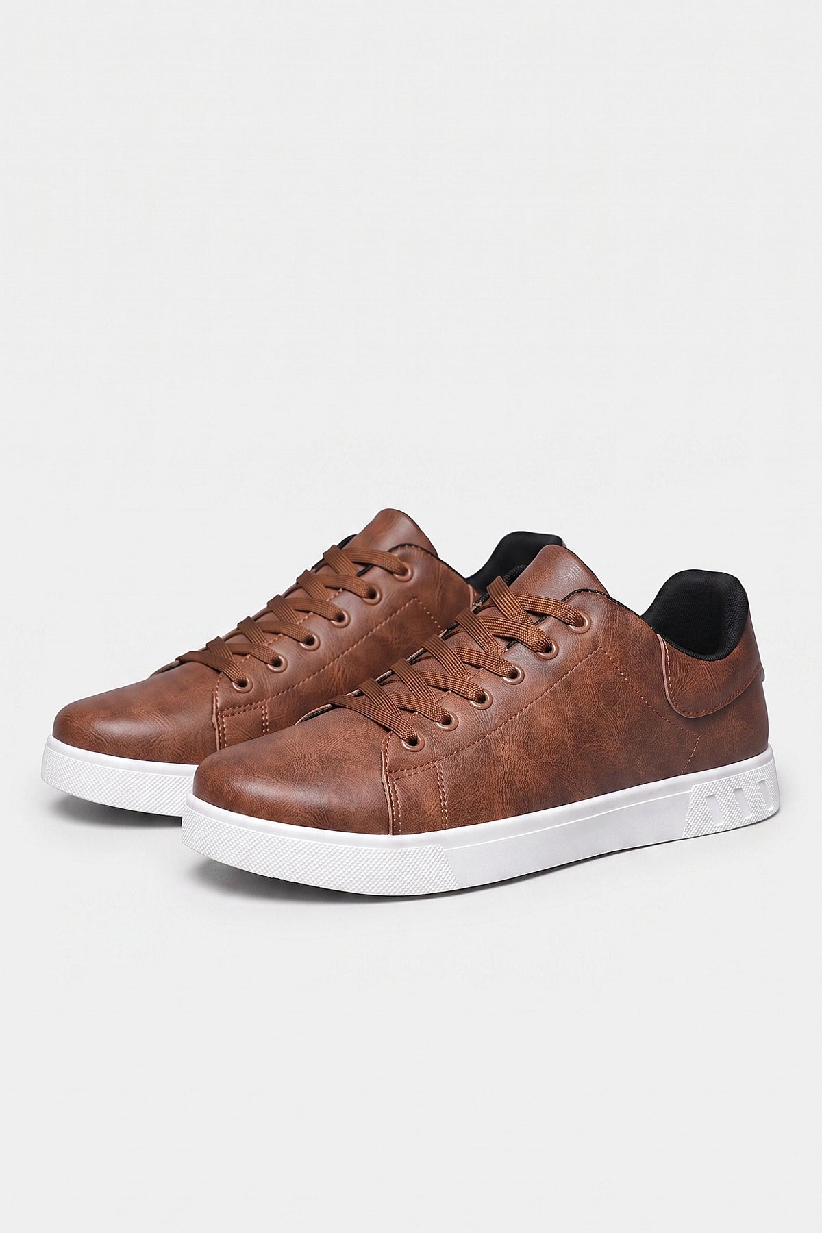 Men's Comfortable Leather Trainers with Low Top and Lace Up