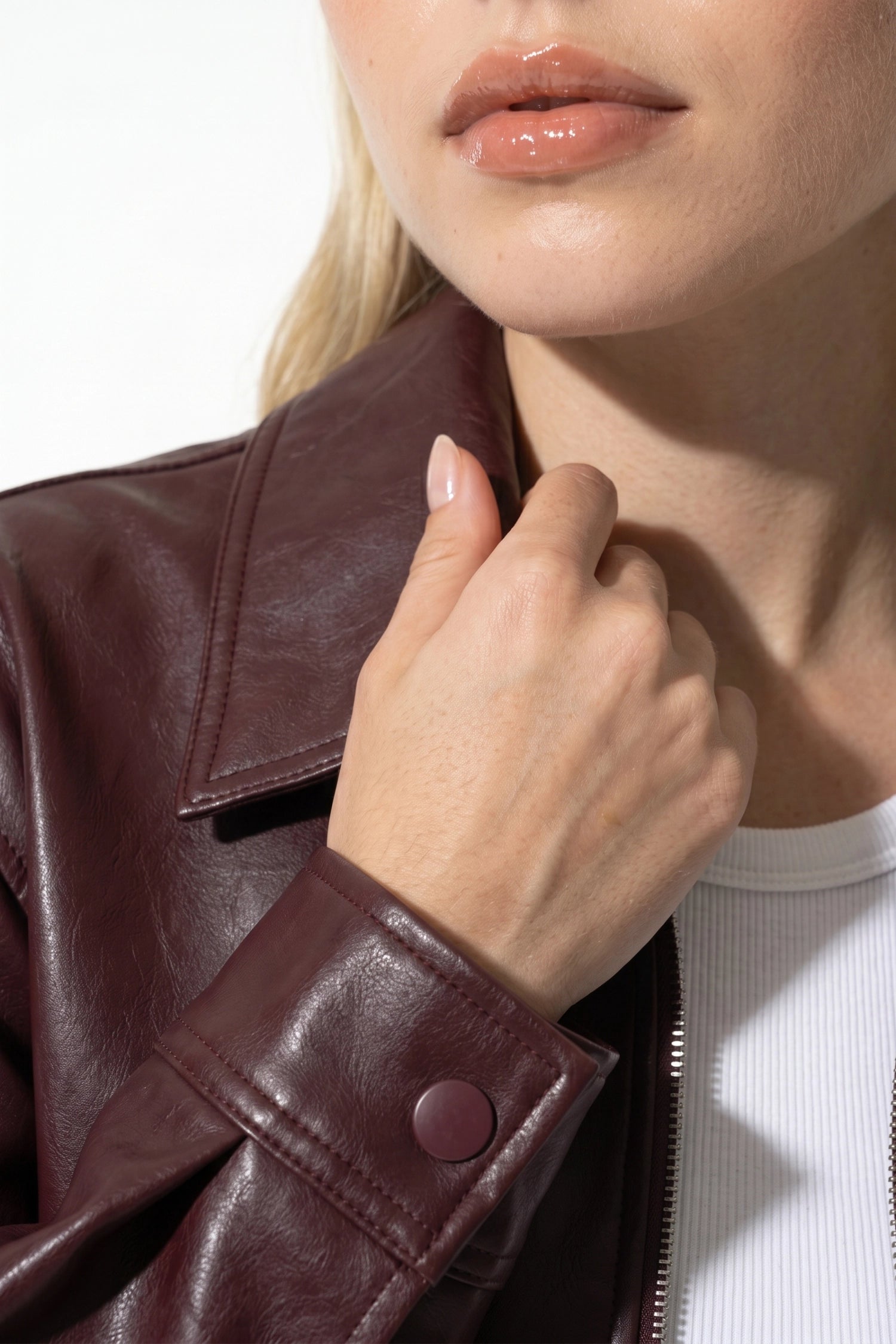 Women’s Winter Cropped Leather Jacket with Relaxed Fit