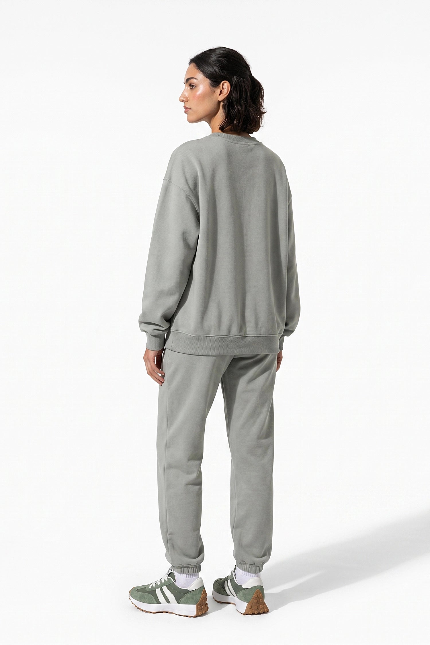 Women's Winter Relaxed Tracksuit Set with Crewneck Sweatshirt and Trousers