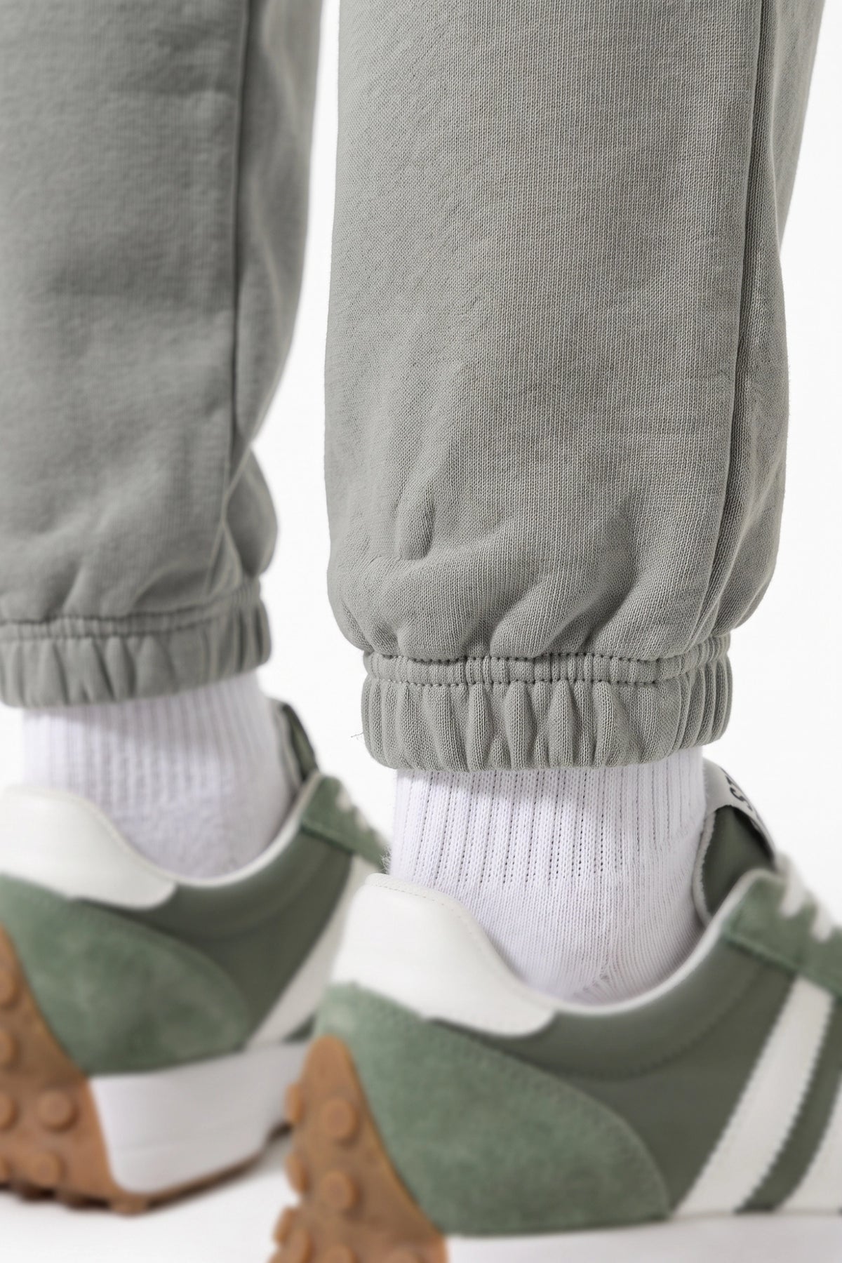 Women's Winter Relaxed Tracksuit Set with Crewneck Sweatshirt and Trousers