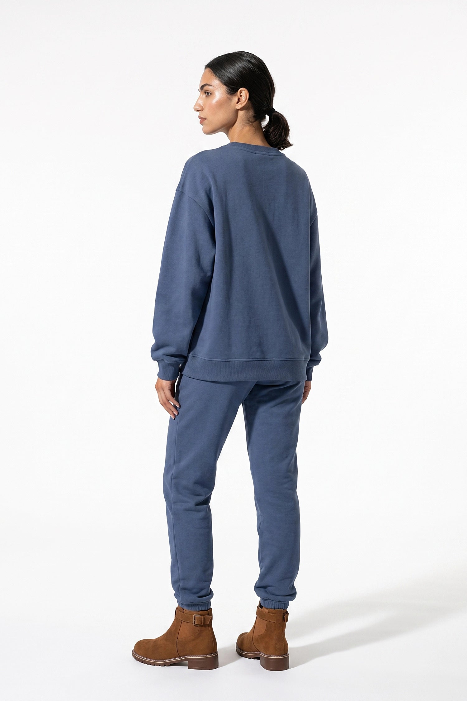Women's Winter Relaxed Tracksuit Set with Crewneck Sweatshirt and Trousers