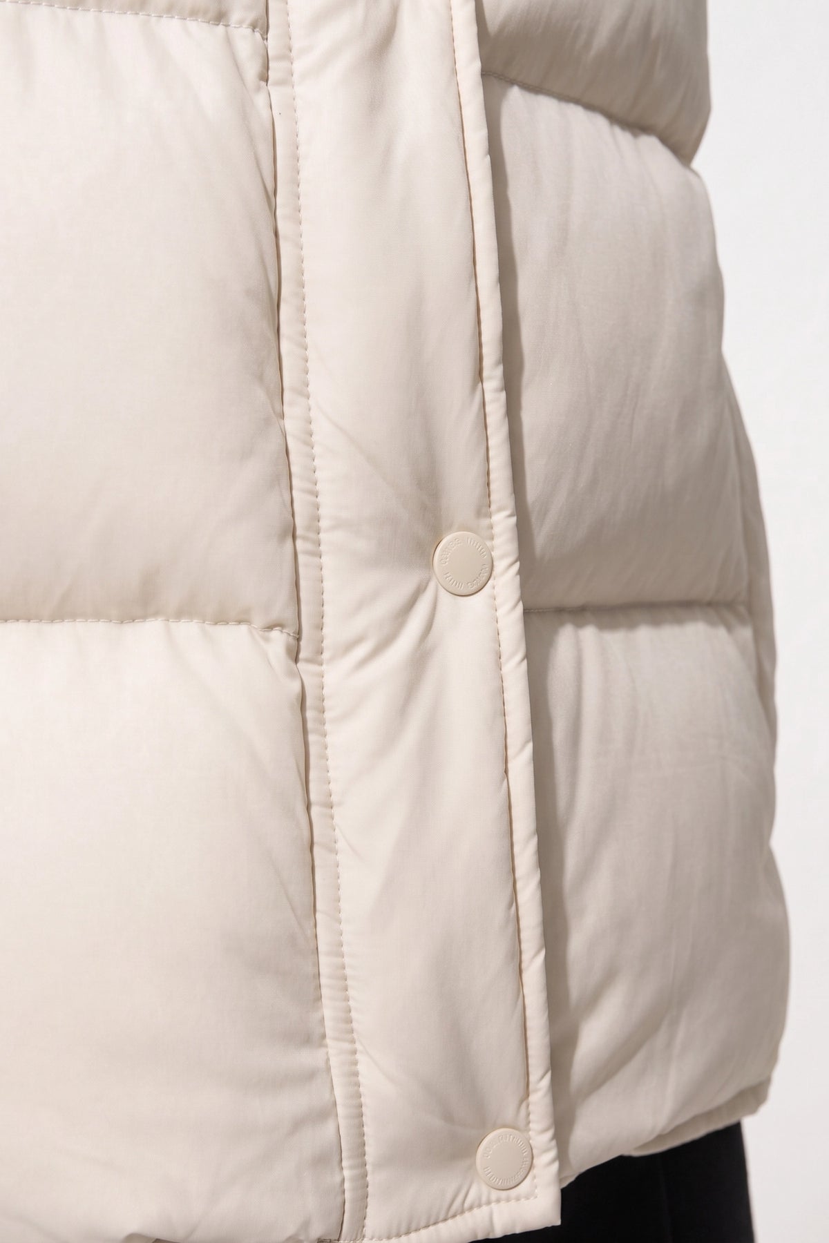 Women’s Winter Warm Hooded Puffer Jacket with Relaxed Cropped Fit
