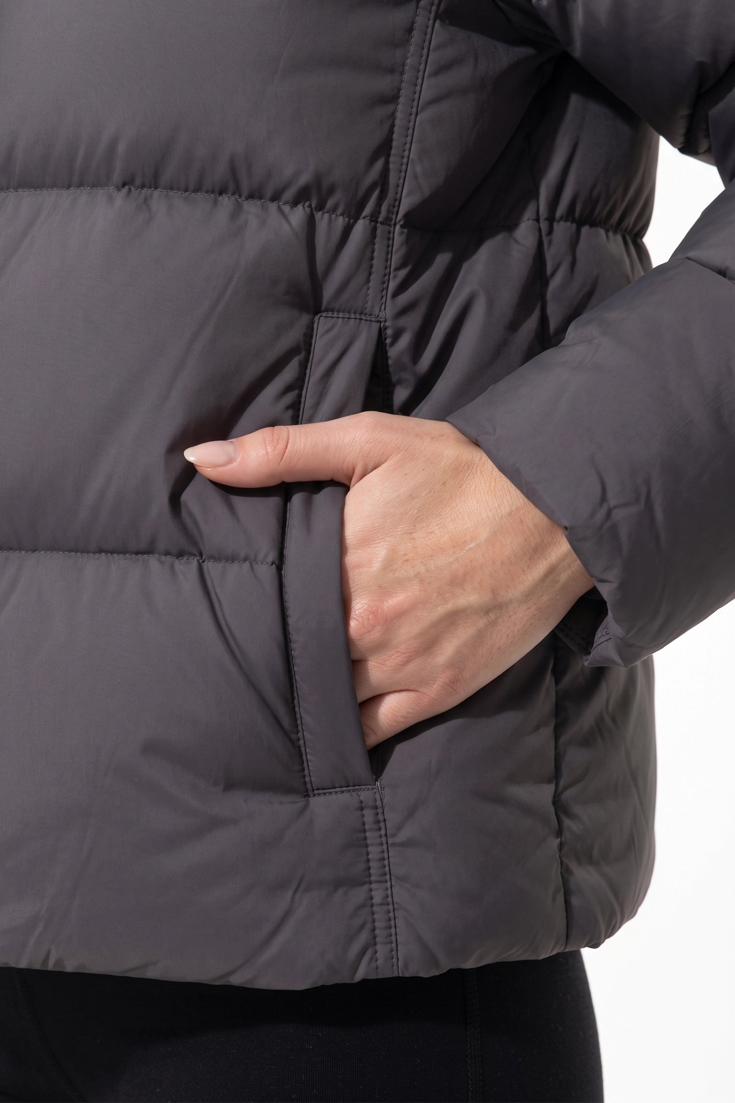 Women’s Winter Warm Hooded Puffer Jacket with Relaxed Cropped Fit