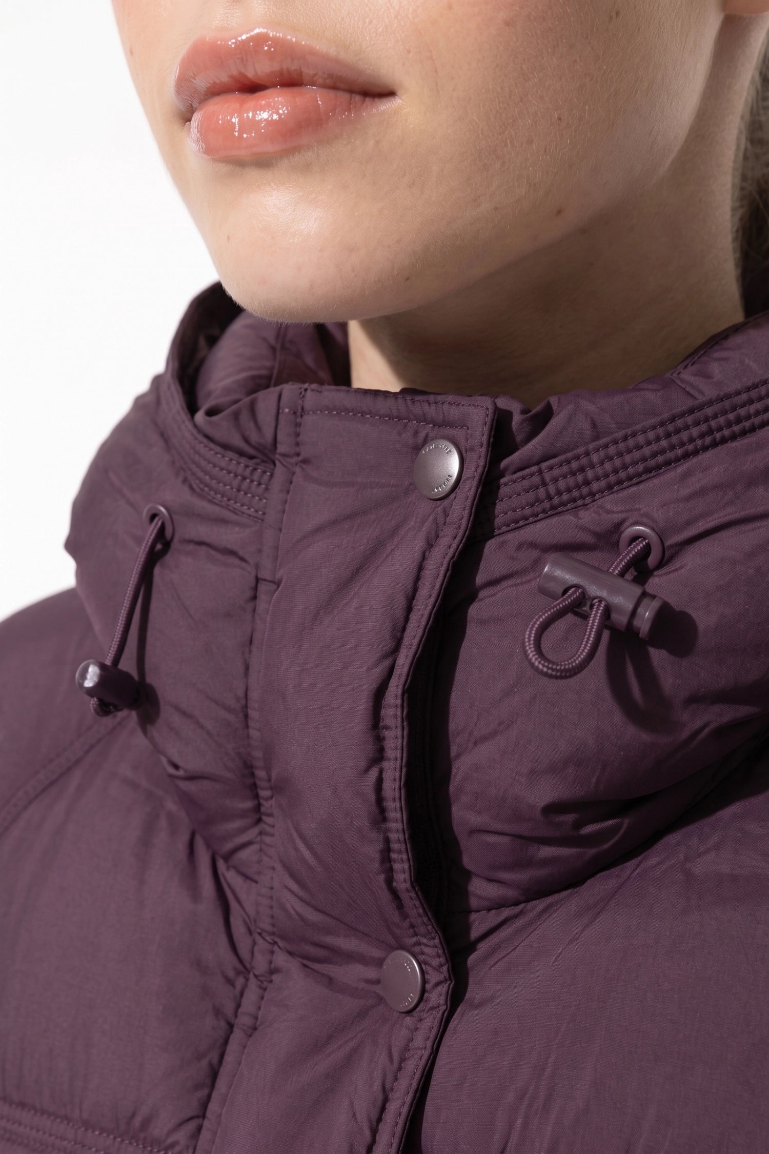 Women’s Winter Warm Hooded Puffer Jacket with Relaxed Cropped Fit