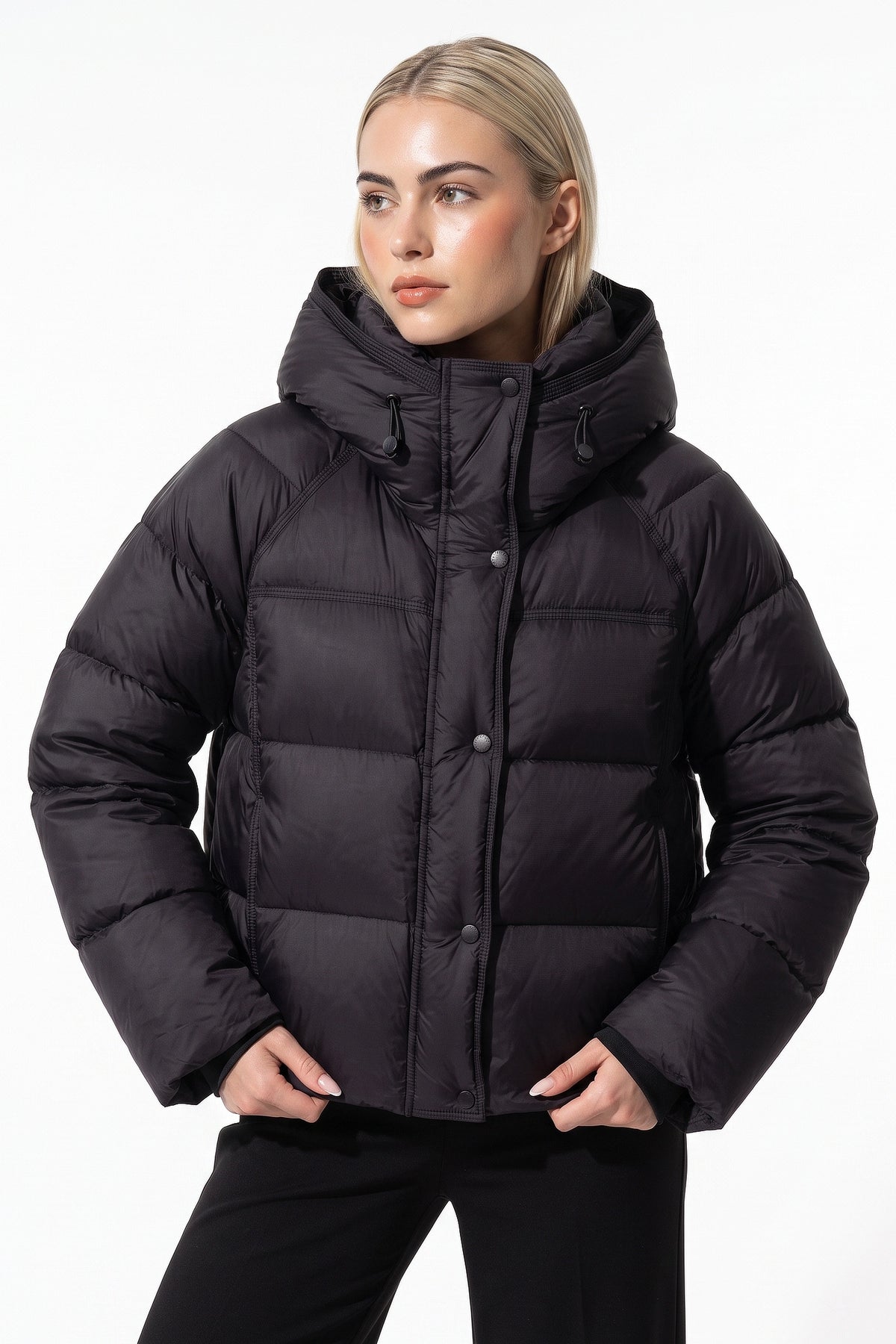 Women’s Winter Warm Hooded Puffer Jacket with Relaxed Cropped Fit